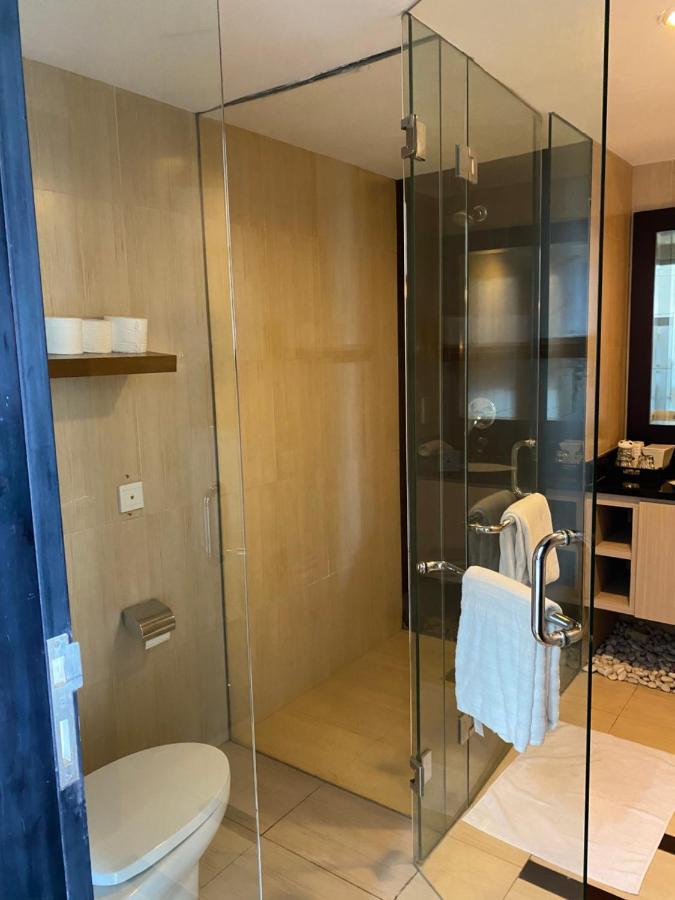 Stylish 2 Bedroom Penthouse Apt, Newly Refreshed, 50 Mbps, Pool, Gym, Resto Kuta Lombok Buitenkant foto